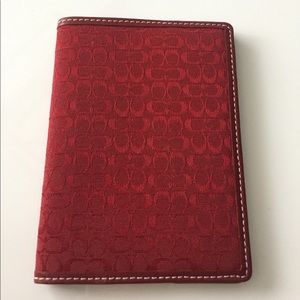 Coach passport holder - red